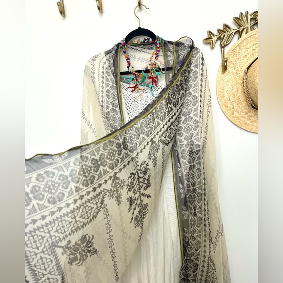 Gorgeous boho Charcoal/grey motifs on an ivory base Shawl/Scarf - Picture 2 of 6